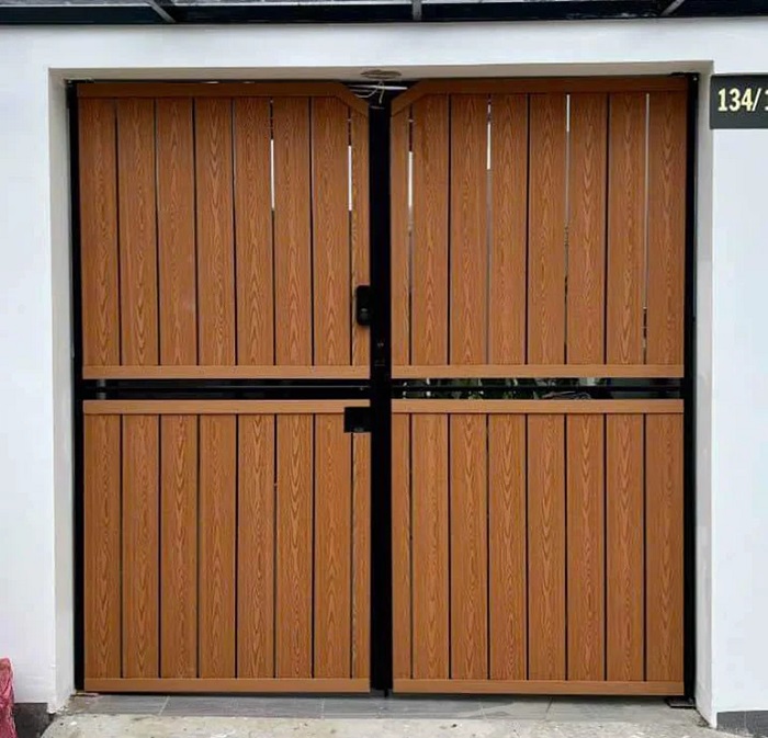 Có thể sử dụng ốp cửa, cổng giả gỗ đẹp và sang trọng