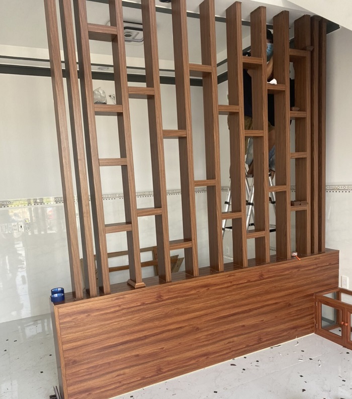 Ứng dụng trang trí và vách ngăn phòng khách phòng bếp từ lam hộp vân gỗ