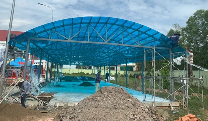 Tấm poly đặc thi công mái vòm